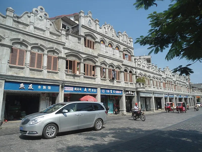 Arcaded street buildings in Wenchang old town.