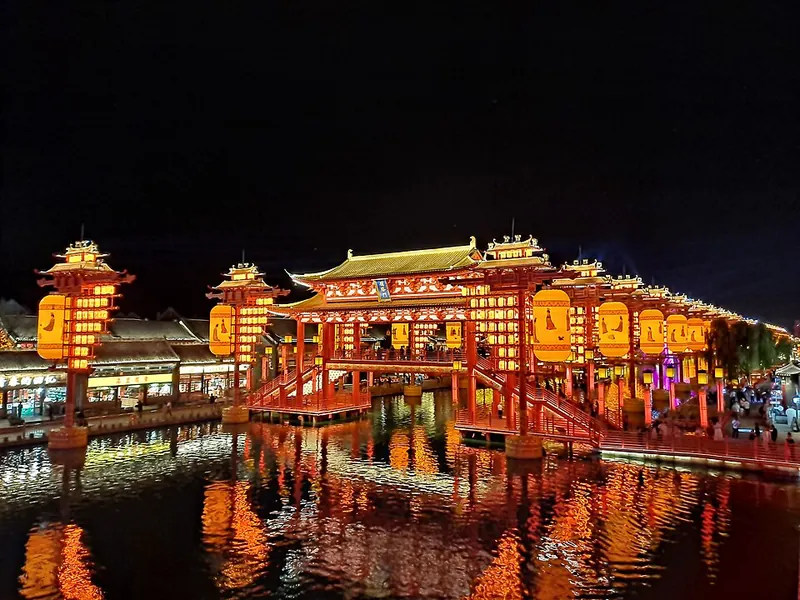 Hetou Old Street and bridge at night · 河头老街
