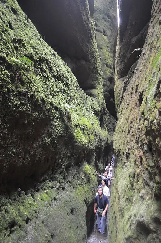 Danxia Linear Valley at Mount Langshan · 崀山