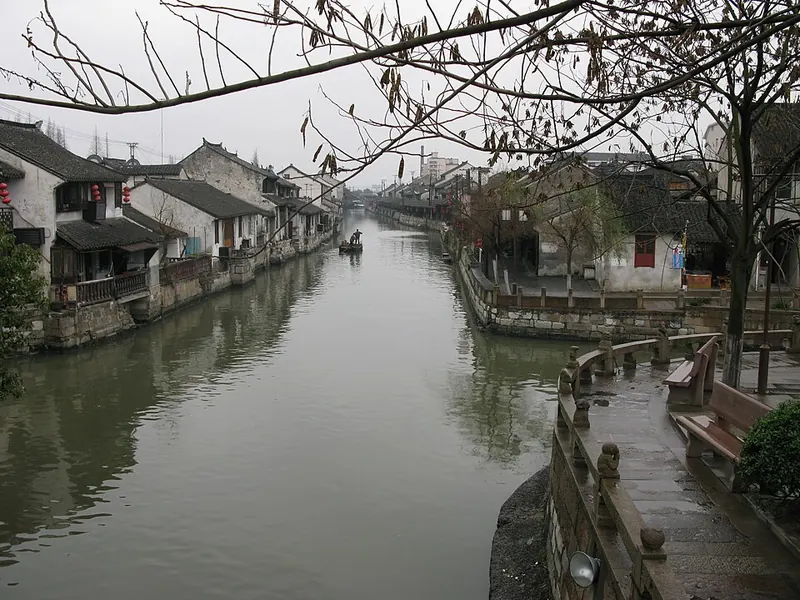 Canal and waterside houses in Fengjing · 枫泾