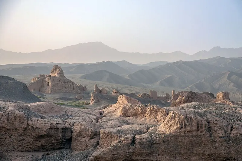Earthen ruins of Subashi Temple near Kuqa · 苏巴什佛寺遗址