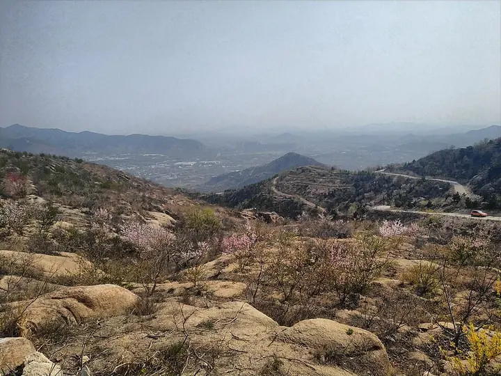 The rocky landscape near Jieshou Village and Matao Mountain in Changqing District, Jinan.