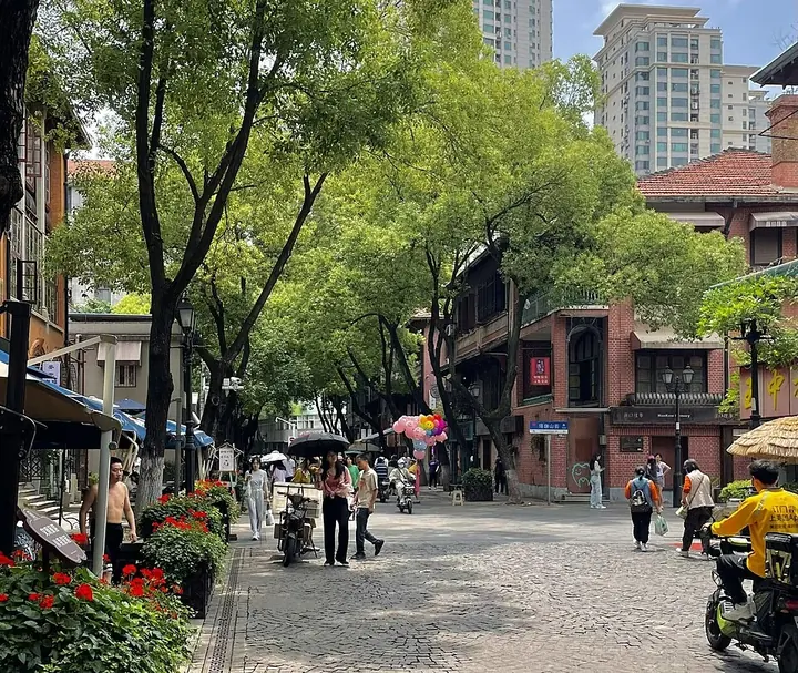 Lihuangpi Road in Jiang'an District, Wuhan.