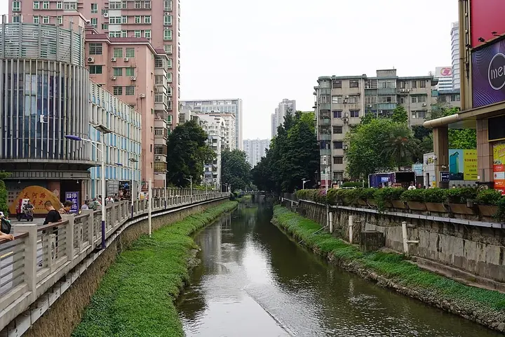 The waterway seen from Shipai Bridge in Tianhe District, Guangzhou.