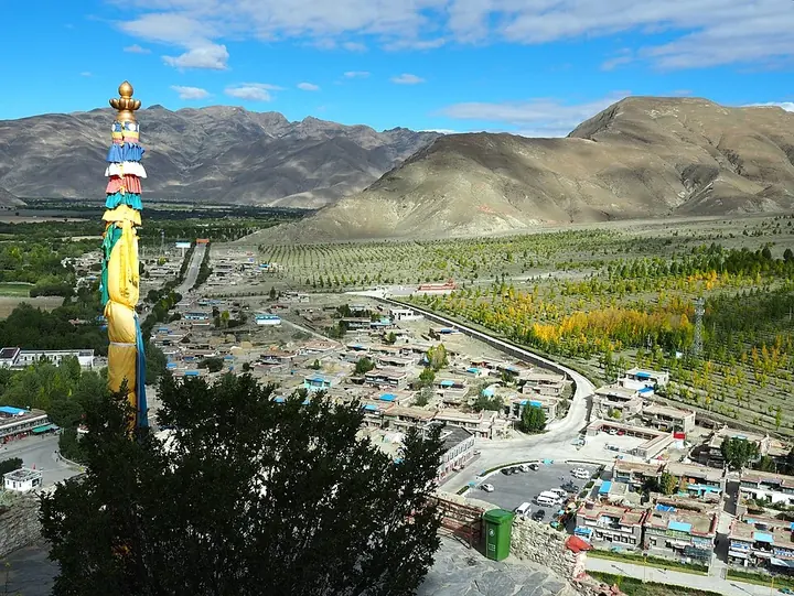 The Yarlung Valley seen from Yumbulagang in Nedong District, Shannan.