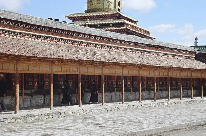 A covered gallery at Labrang Monastery in Xiahe County, Gannan Tibetan Autonomous Prefecture.