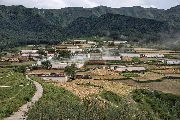 Dehong Village in Kangbra Town, Jianzha County, Huangnan Tibetan Autonomous Prefecture.