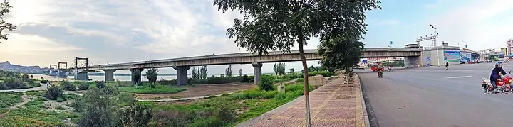 The G109 Yellow River bridge and roadside in Shizuishan, Ningxia.