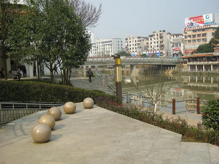 Tongxin Bridge and the waterside in Taining · 泰宁同心桥