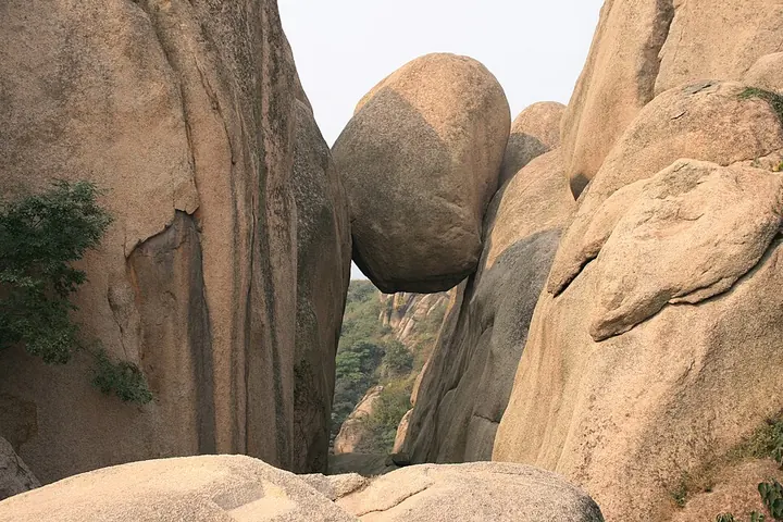 Granite formations at Chaya Mountain · 嵖岈山
