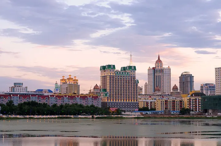 Manzhouli’s cityscape, photographed in July 2007 · 满洲里