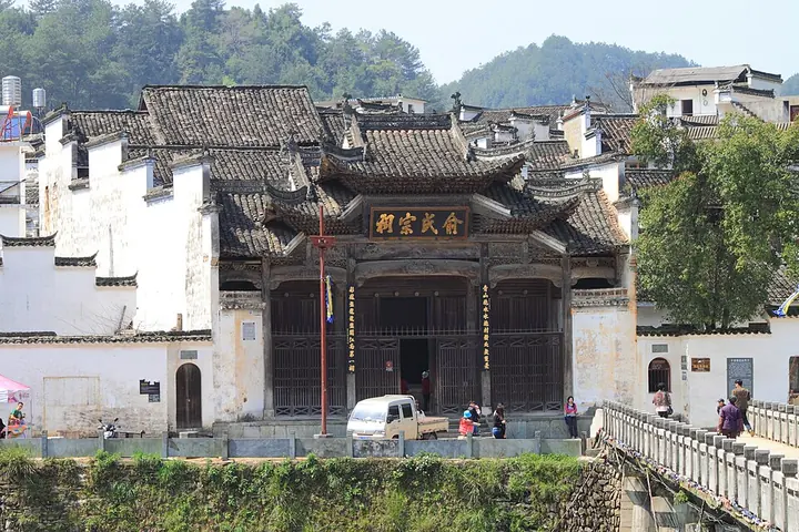 The Yu Family Ancestral Hall in Wangkou village · 汪口俞氏宗祠