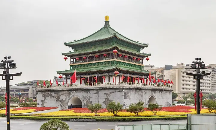 The Bell Tower in central Xi’an · 西安钟楼