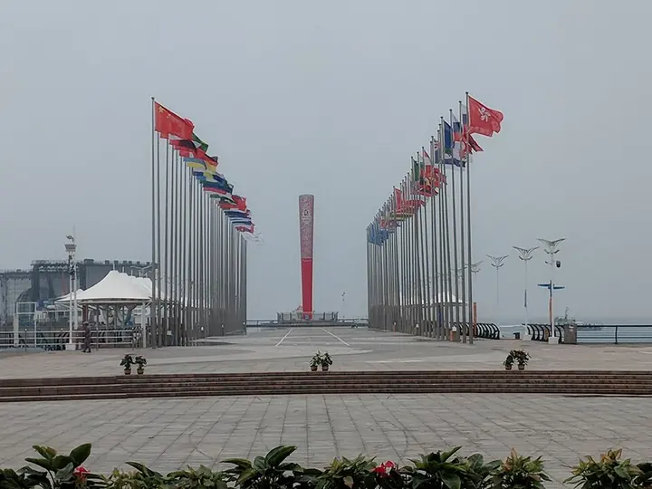 The promenade at Qingdao International Sailing Centre · 青岛奥帆中心