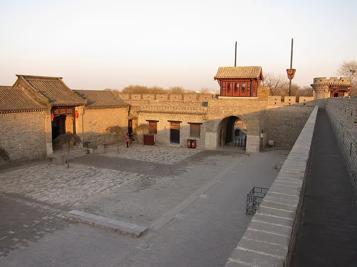 Shude Hall and courtyard at Wei Family Manor · 魏氏庄园树德堂