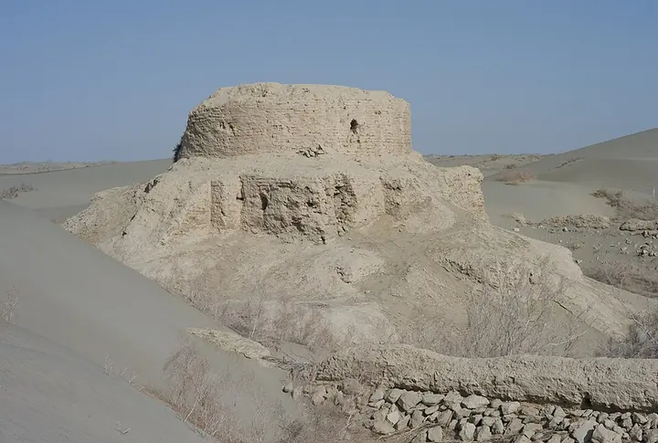 Rawak Stupa ruins, photographed in November 2008 · 热瓦克佛寺遗址