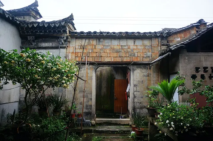 A historic courtyard at 102 Renmin Street in Songyang · 松阳人民大街老宅