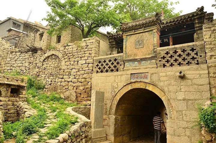 Traditional stone architecture in Daliangjiang Village, Jingxing County, Hebei. Photo: 2012-05-20 07:52:24.