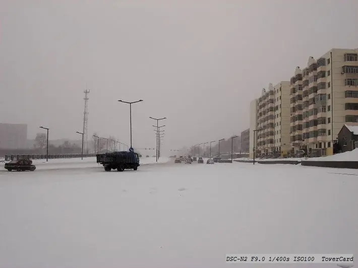 A snow-covered avenue in Nangang District, Harbin. Photo: Taken on 14 February 2007.