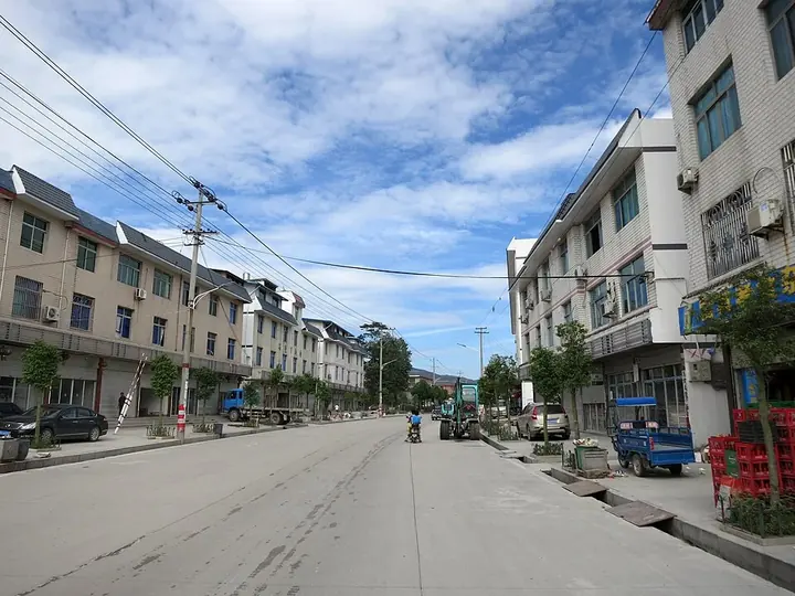 A street in Xilan Township, Luoyuan County, Fujian. Photo: Taken on 3 September 2015.