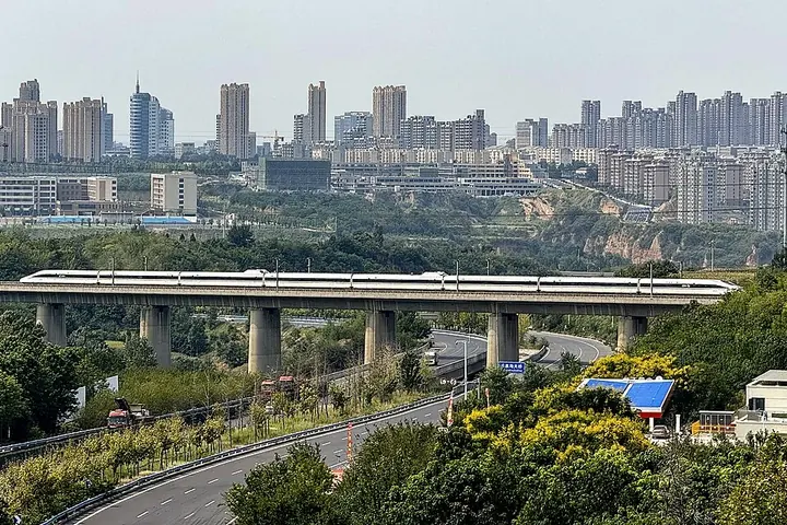 The Zhengzhou-Xi'an high-speed railway and urban neighbourhoods in Gongyi, Henan. Photo: 2024-09-14 12:40:42.