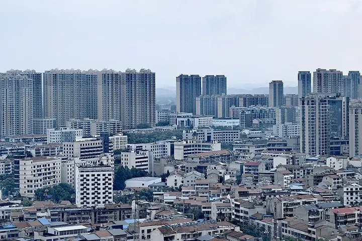 Neighbourhoods seen northeast from Xisi Xuefu in Huangpi District, Wuhan. Photo: 2024-04-28 08:19:45.