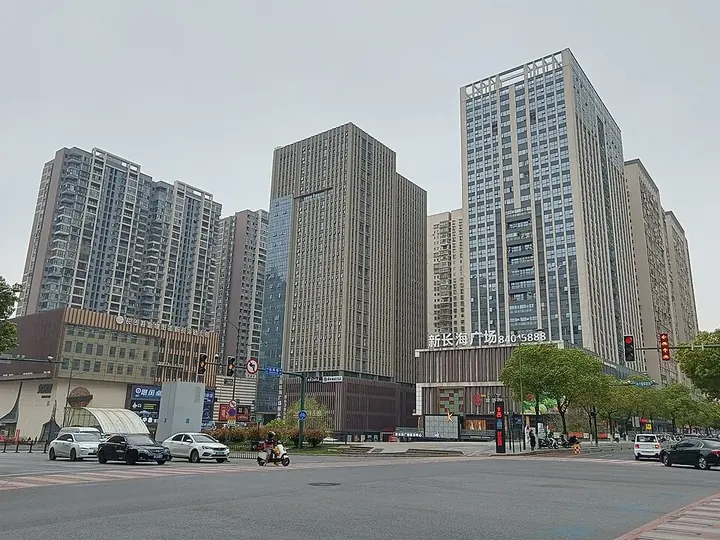 New Changhai Square in Changsha County, Hunan. Photo: 2023-03-16 13:40:16.