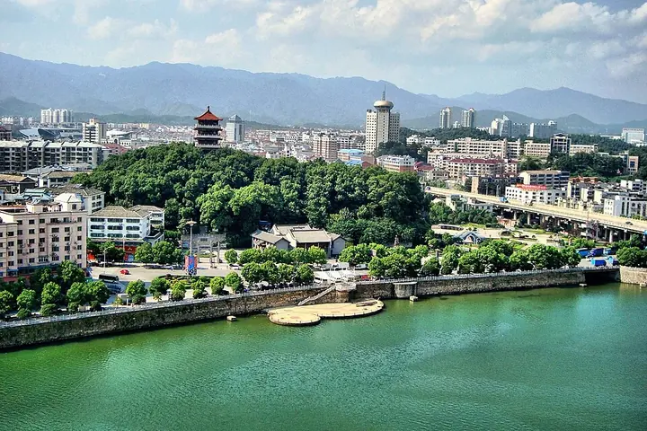 Liuyang and its riverfront seen from Yintian Hotel in Liuyang, Hunan. Photo: Taken on 14 September 2010.