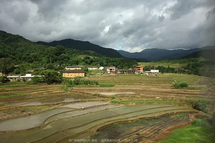 Fields, village houses and hills beside the Beijing-Guangzhou high-speed railway in Qujiang District, south of Shaoguan. Photo: Taken on 28 July 2013.