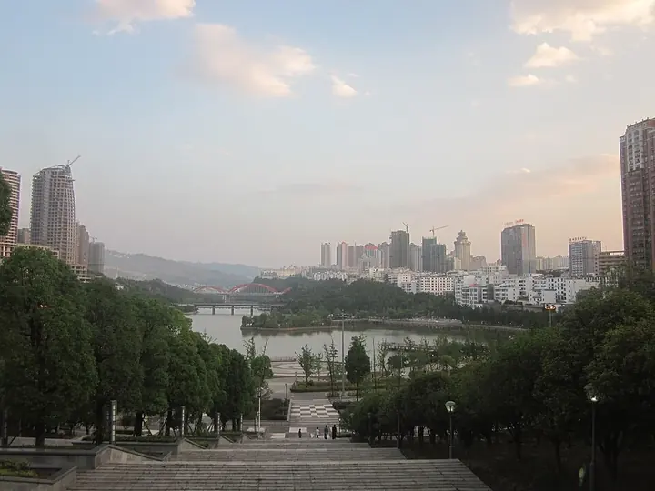 East Lake Park in Panzhou, Guizhou. Photo: 2019-05-15 19:27:32.