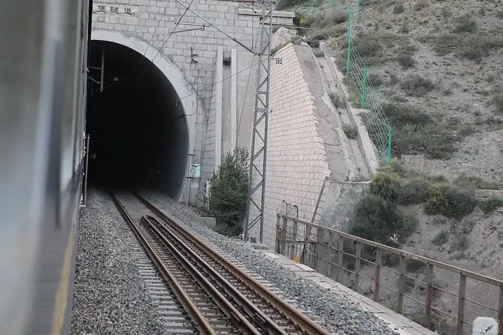 Fuqiangbao Tunnel on the Lanzhou-Xinjiang railway in Yongdeng County, Gansu. Photo: 2024-06-08 20:09:25.