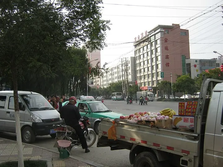 A market street in Ping'an District, Haidong, Qinghai. Photo: 2012-10-01 16:57:43.