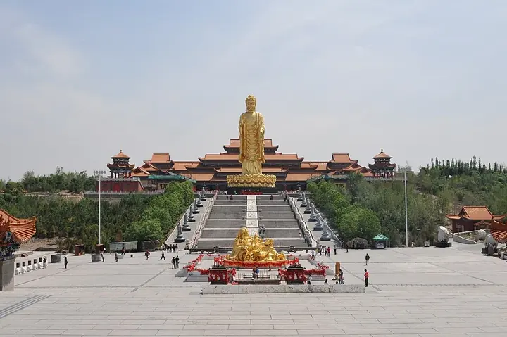 A Buddhist temple and its forecourt in Midong District, Urumqi. Photo: C.E.2012 (H.E.12,012).