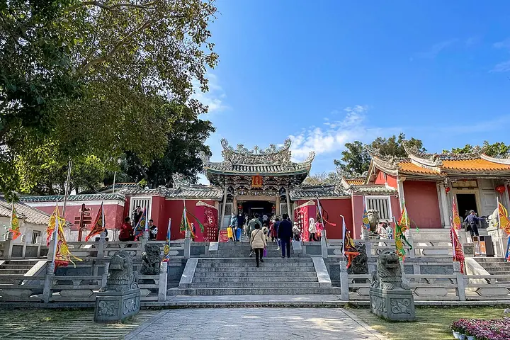 Entrance to Dongshan Guandi Temple · 东山关帝庙入口