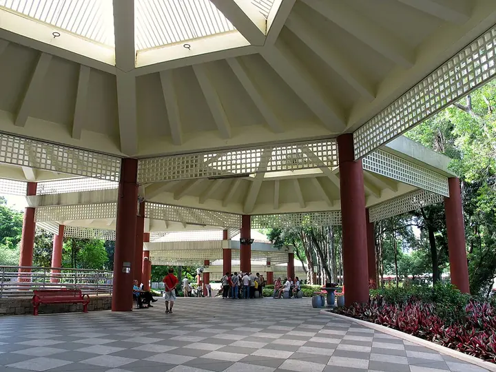 Entrance pavilion of Tuen Mun Park, Hong Kong · 香港屯门公园入口亭