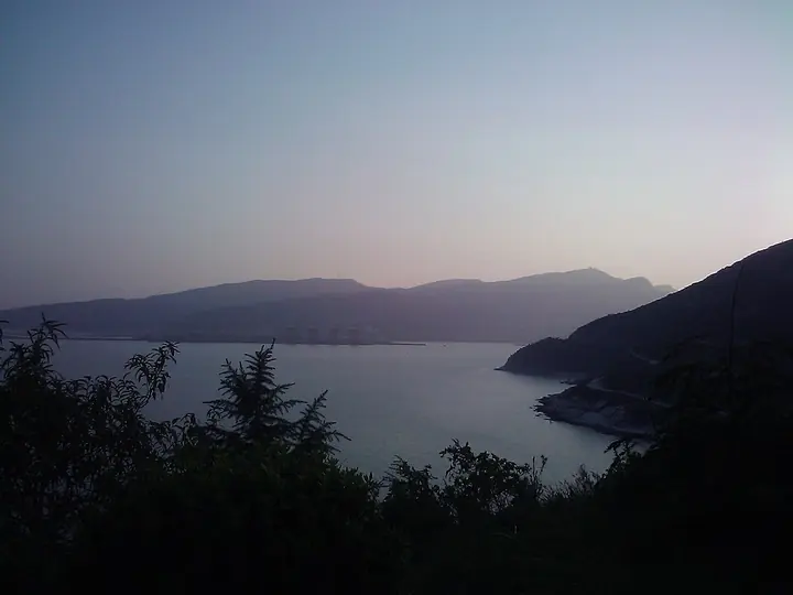Bay and coastline of Lian Island at dusk, Lianyungang · 连云港连岛海湾暮景