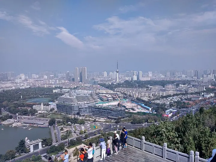 Xuzhou city panorama from Yunlong Mountain · 云龙山俯瞰徐州城区