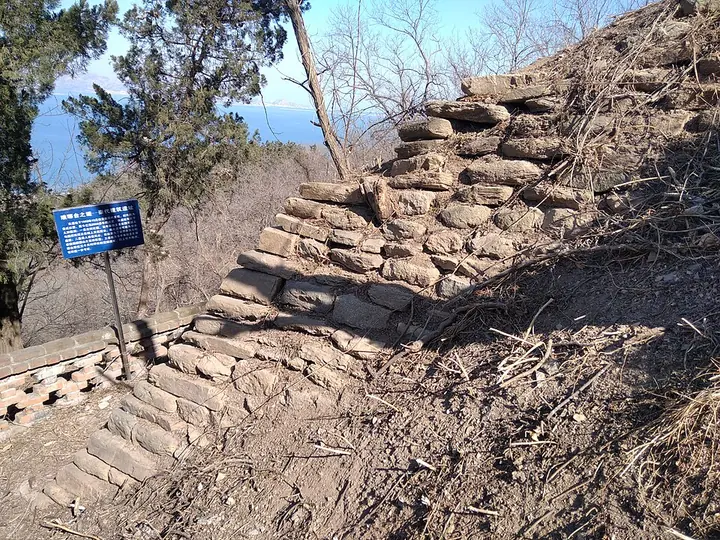 Qin-period building remains at Langyatai, Qingdao · 青岛琅琊台秦代建筑遗址