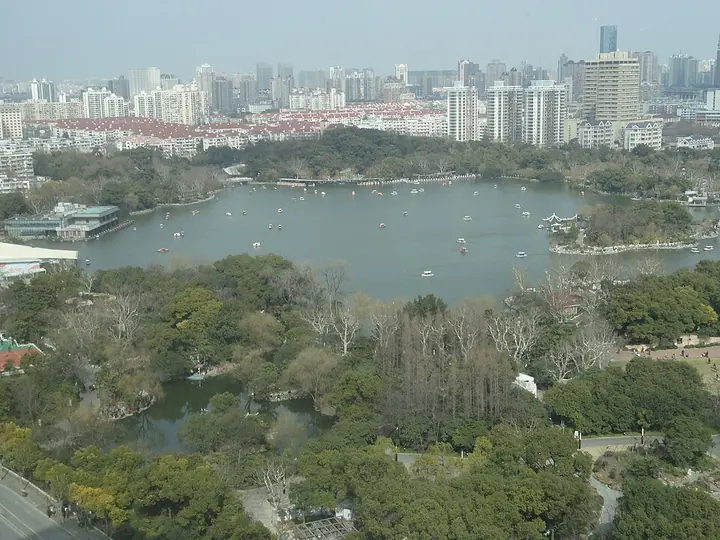 Elevated view of Changfeng Park lake and grounds, Shanghai · 上海长风公园湖区俯瞰