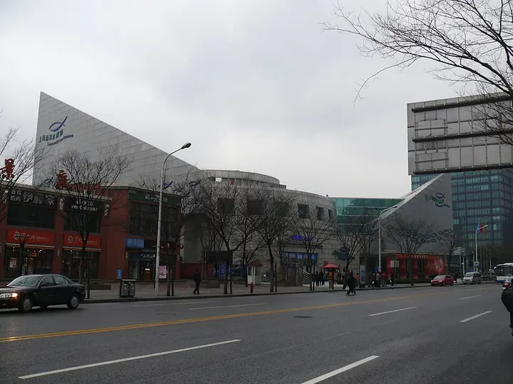 Street frontage of Shanghai Ocean Aquarium · 上海海洋水族馆街景