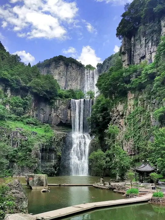 Baizhangji waterfall and pool, Wencheng · 文成百丈漈瀑布与水潭