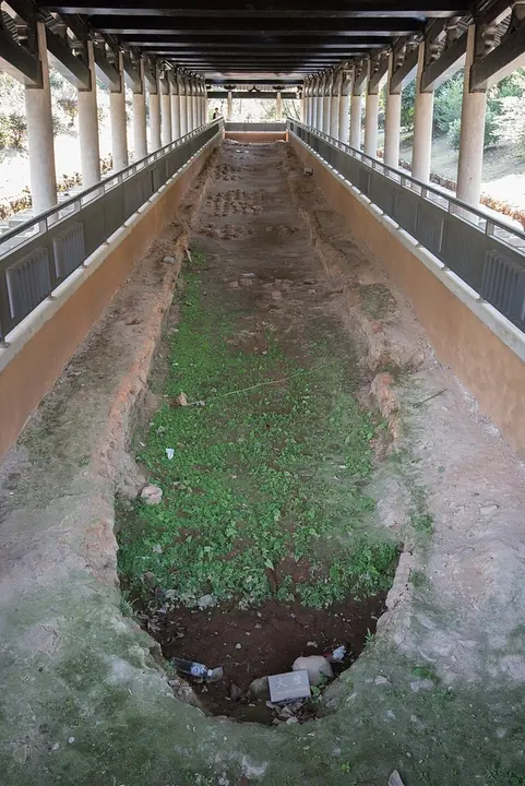 Hehuaxin kiln remains at Shanglin Lake Yue Kiln Site · 上林湖越窑遗址荷花芯窑炉