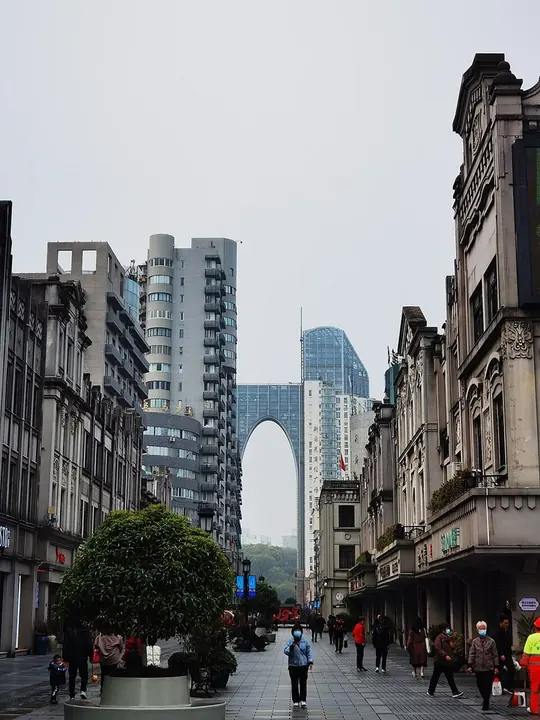 Wuma Street looking east, Wenzhou · 温州五马街东向街景