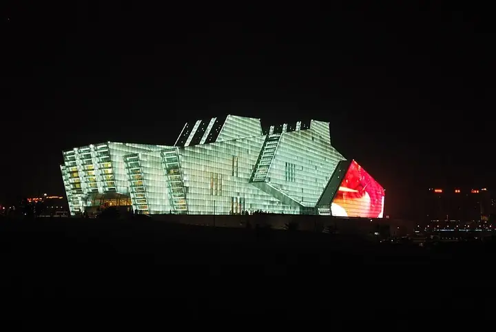 Chongqing Grand Theatre illuminated at night · 重庆大剧院夜景