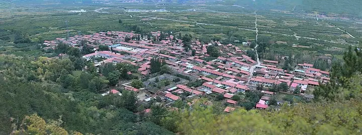 Xijinhekou village and its surrounding fields below Xiaowutai Mountain in Yuxian, Hebei. Photo: 2019-09-13 18:35:57.