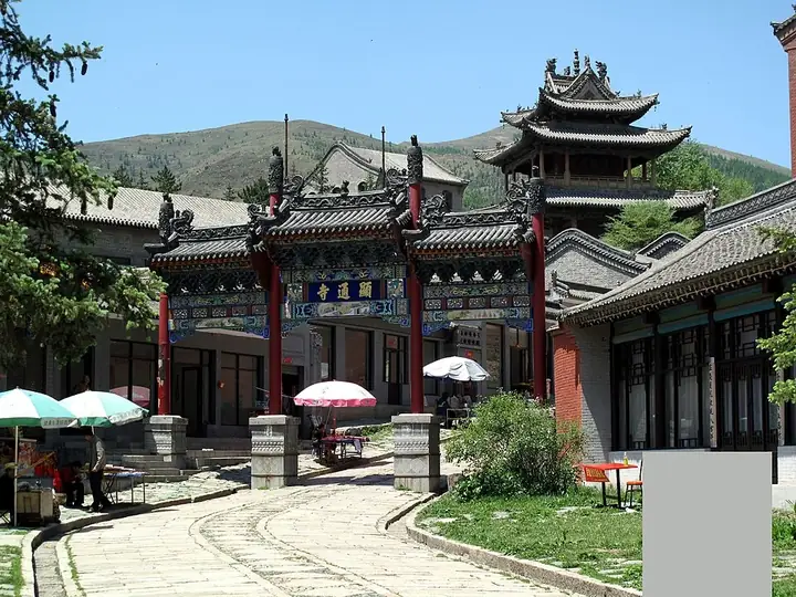 The approach to Xiantong Temple on Mount Wutai in Wutai County, Shanxi. Photo: 2009.
