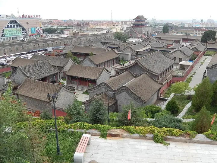 The Arts and Crafts Street rooftops in Bayanhot, Alxa Left Banner. Photo: 2016-08-23 17:51:18.