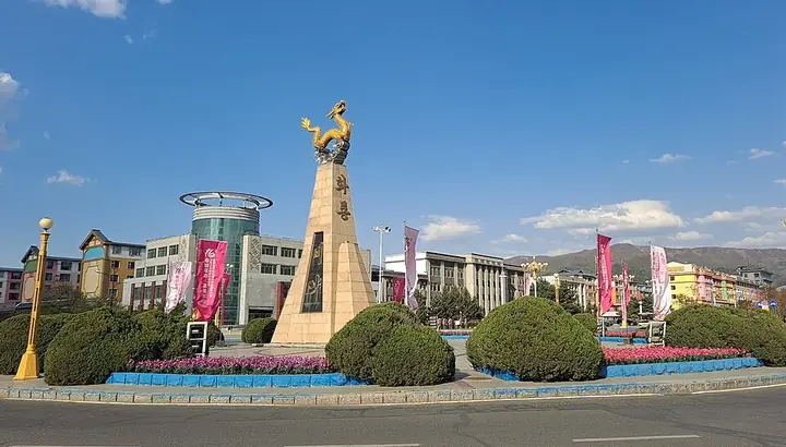 The landscaped Tengfei Plaza and surrounding buildings in Helong, Jilin. Photo: 2026-05-01 15:35:39.