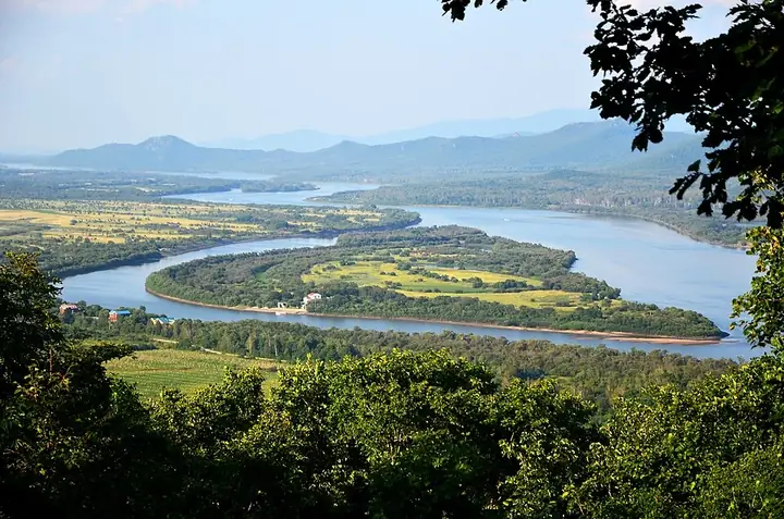 Zhenbao Island in Hulin and the surrounding Ussuri River border landscape. Photo: Taken on 18 August 2011.