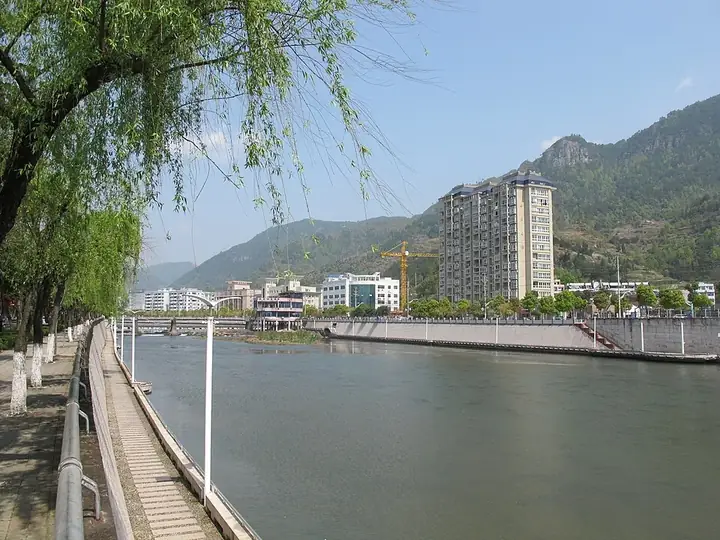 The Sixi River waterfront beside Bowen Road in Wencheng County, Zhejiang. Photo: Taken on 3 April 2012.